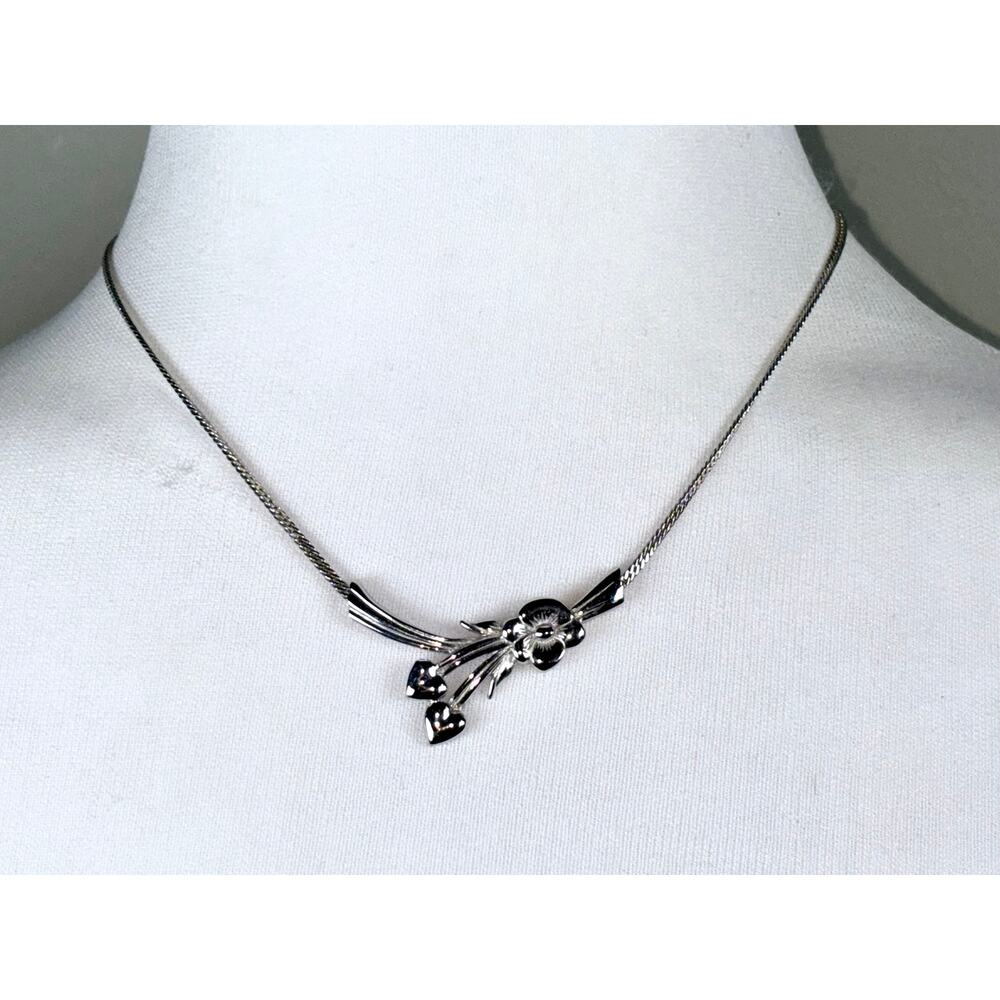 Vintage Monet Silver Herringbone Heart Flower Pendant Signed Collar Necklace